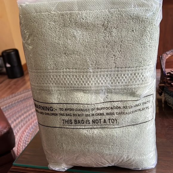 New In package UTOPIA TOWELS 8 piece towel set 100% cotton - SAGE GREEN - Picture 4 of 5